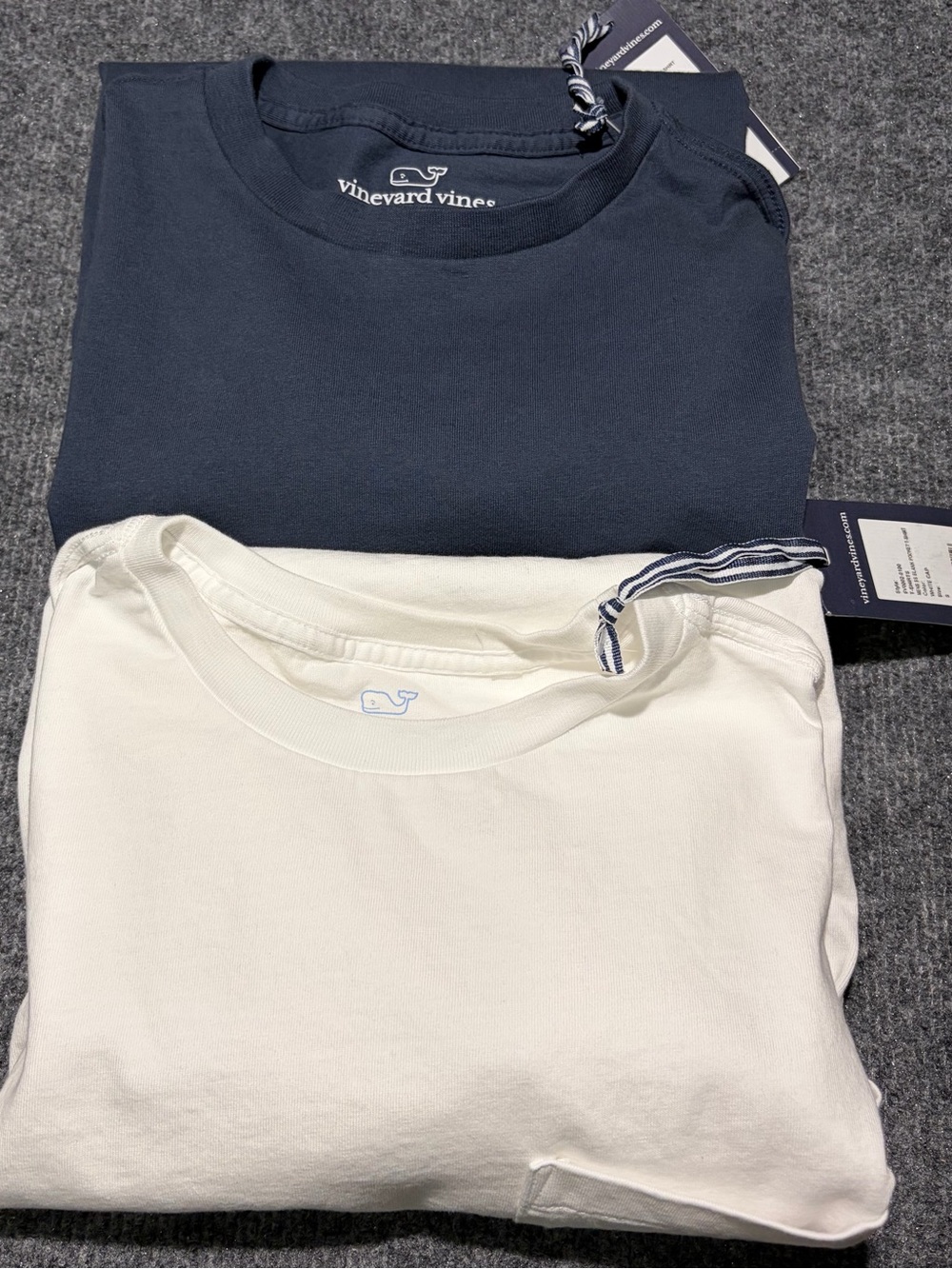 Vineyard Vines Short-Sleeve Pocket Tee in Navy & Cream